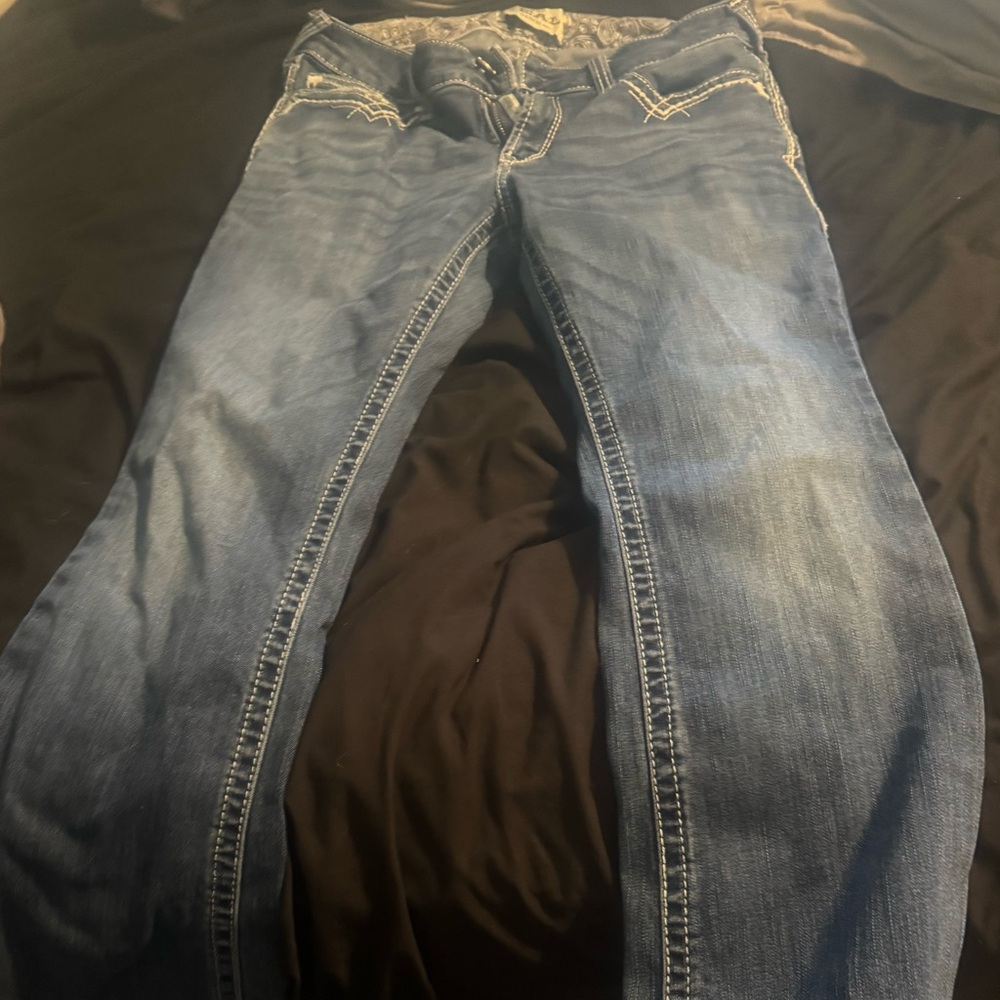 Ariat REAL jeans bootcut.Worn but in great condition. No rips or tears. Size 31R